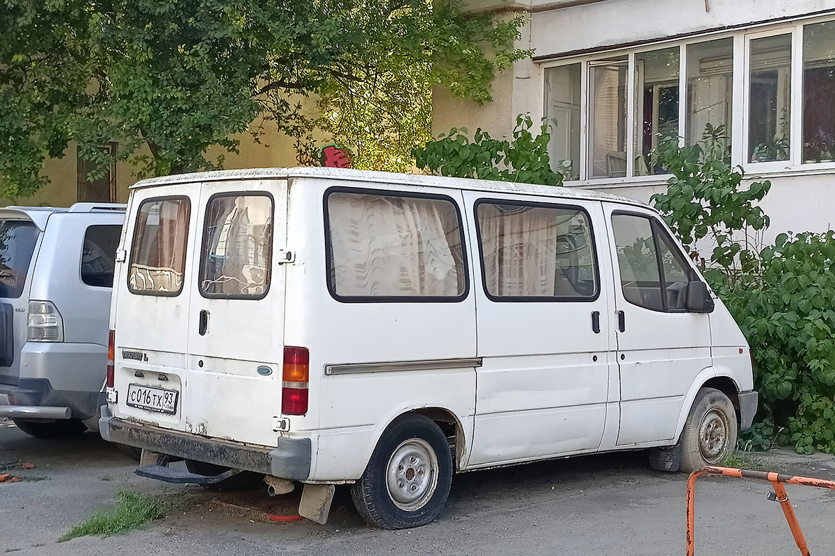Краснодарский край, № С 016 ТХ 93 — Ford Transit (3G) '86-94
