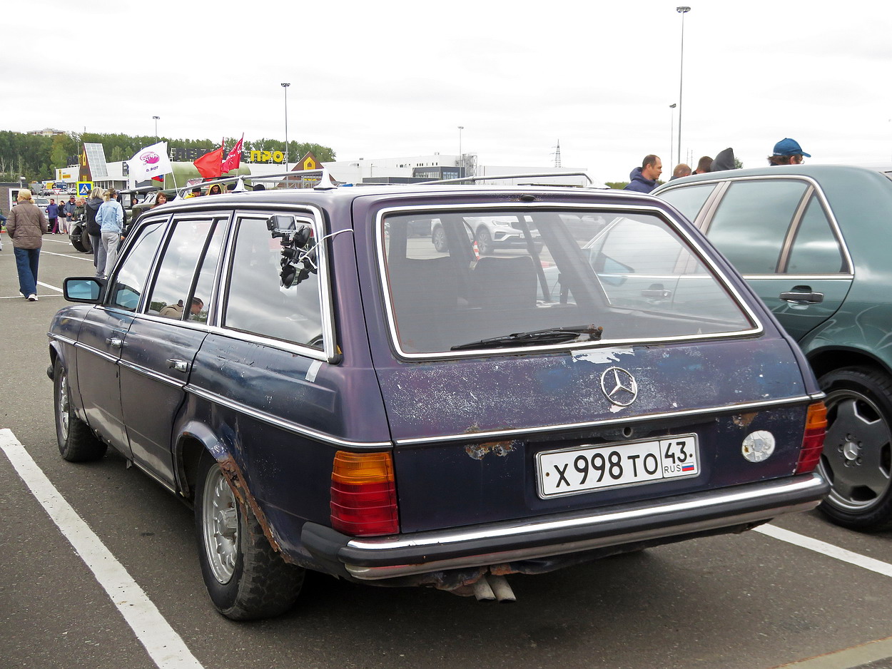 Кировская область, № Х 998 ТО 43 — Mercedes-Benz (S123) '77-86; Кировская область — Выставка ретро-автомобилей в Кирове 29 августа 2026 года