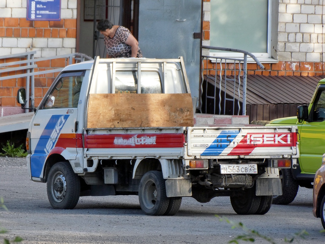 Приморский край, № Н 563 СВ 25 — Nissan Vanette (S20) '94-99