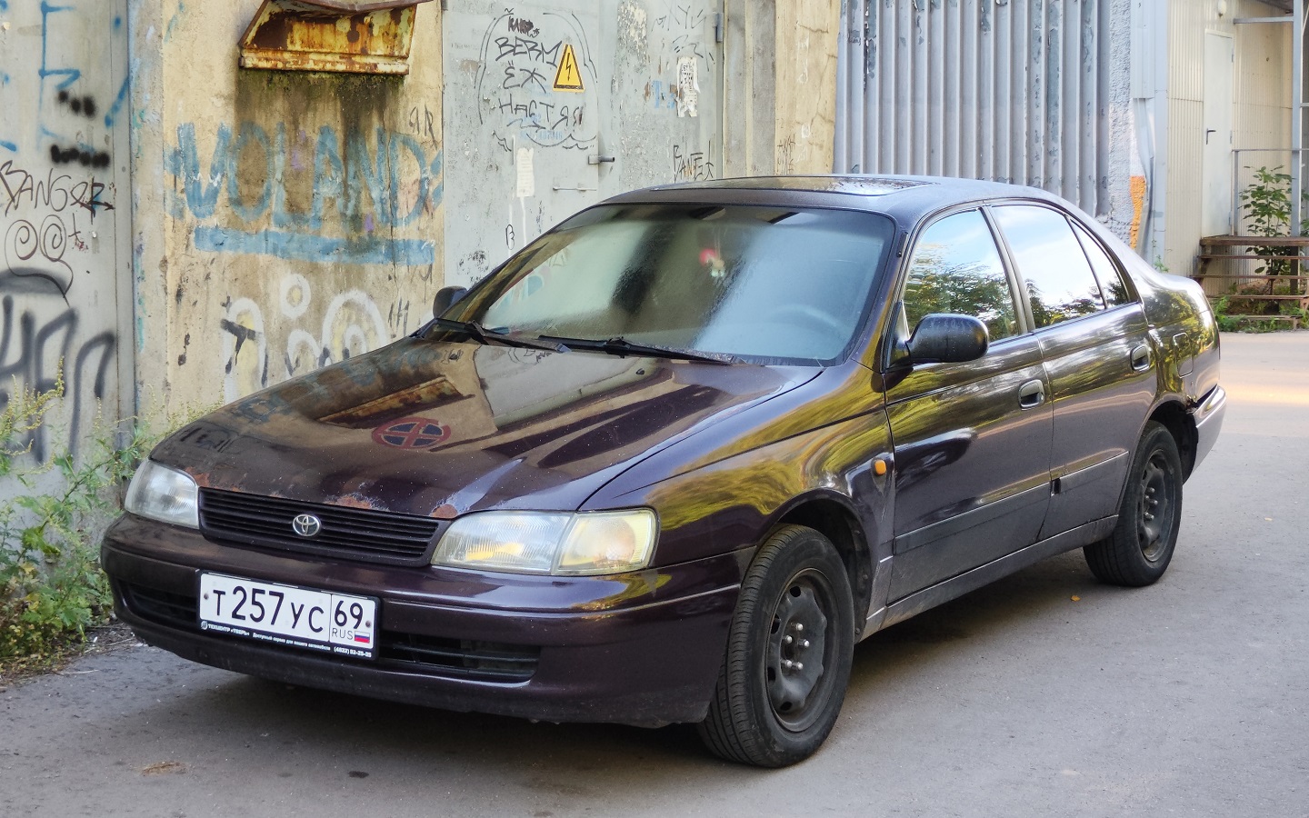 Тверская область, № Т 257 УС 69 — Toyota Carina E (T190) '92–97