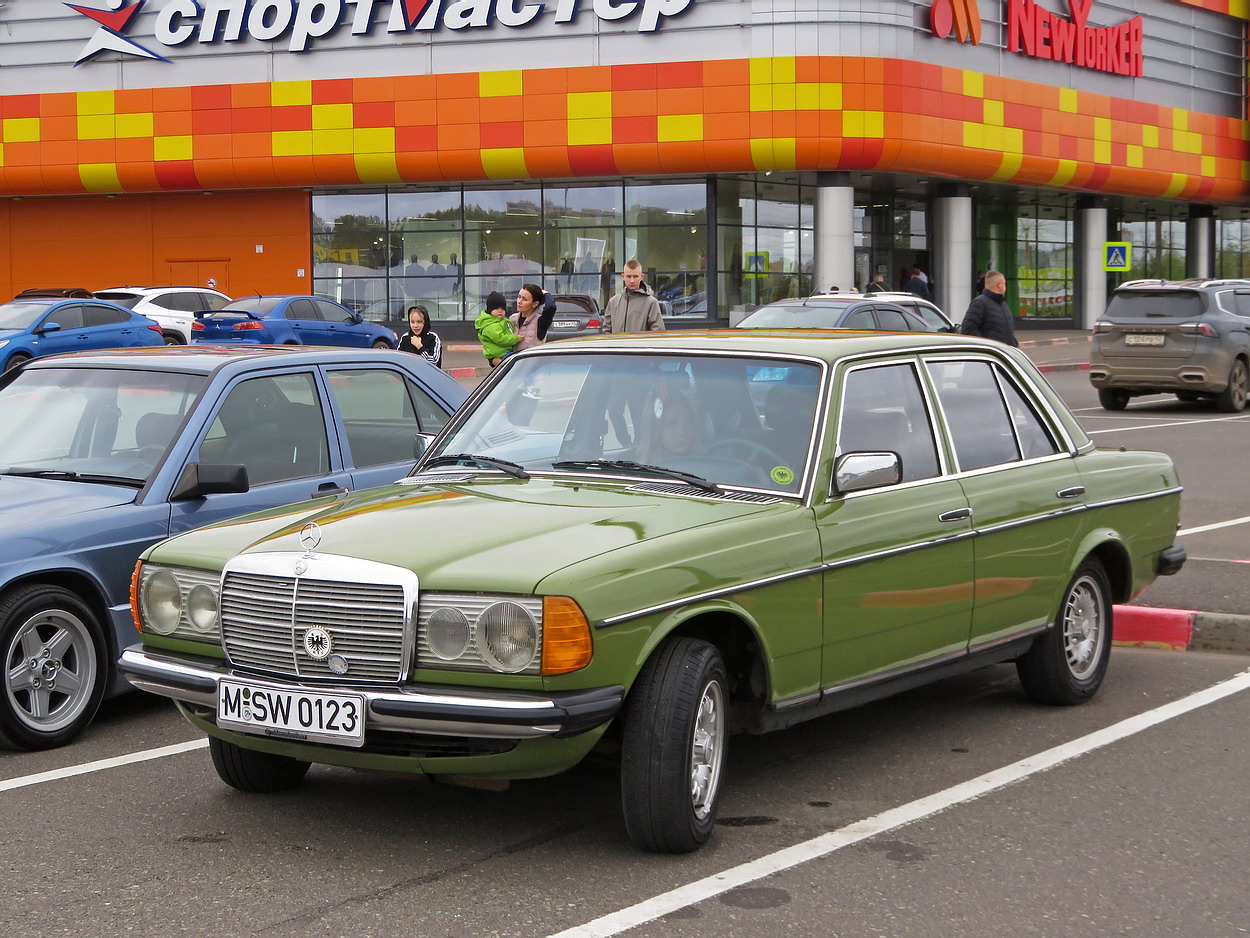 Кировская область, № Х 440 ОЕ 43 — Mercedes-Benz (W123) '76-86; Кировская область — Выставка ретро-автомобилей в Кирове 29 августа 2026 года
