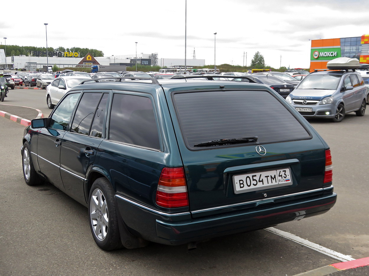 Кировская область, № В 054 ТМ 43 — Mercedes-Benz (S124) '86-96; Кировская область — Выставка ретро-автомобилей в Кирове 29 августа 2026 года