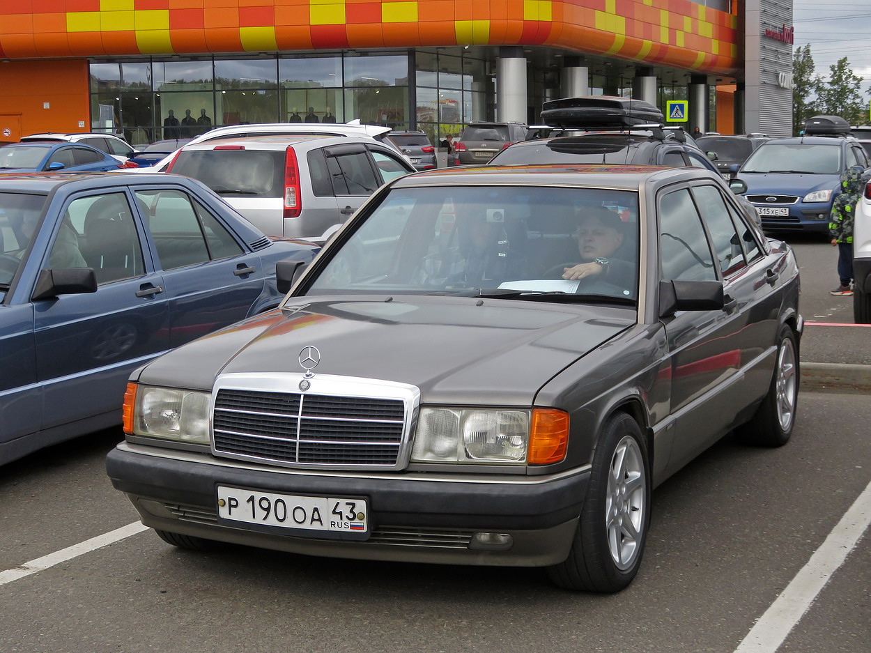 Кировская область, № Р 190 ОА 43 — Mercedes-Benz 190 (W201) '82-93; Кировская область — Выставка ретро-автомобилей в Кирове 29 августа 2026 года