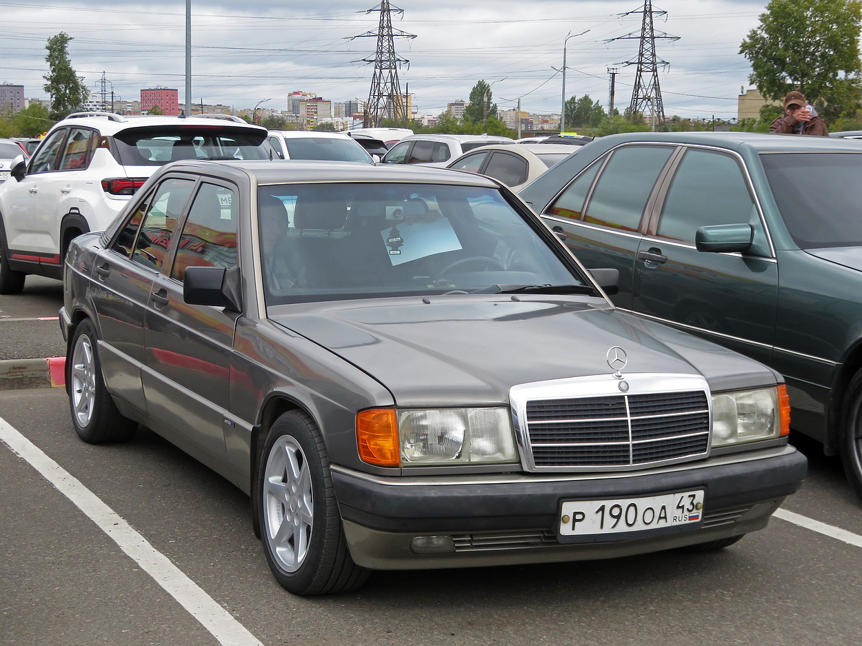 Кировская область, № Р 190 ОА 43 — Mercedes-Benz 190 (W201) '82-93; Кировская область — Выставка ретро-автомобилей в Кирове 29 августа 2026 года