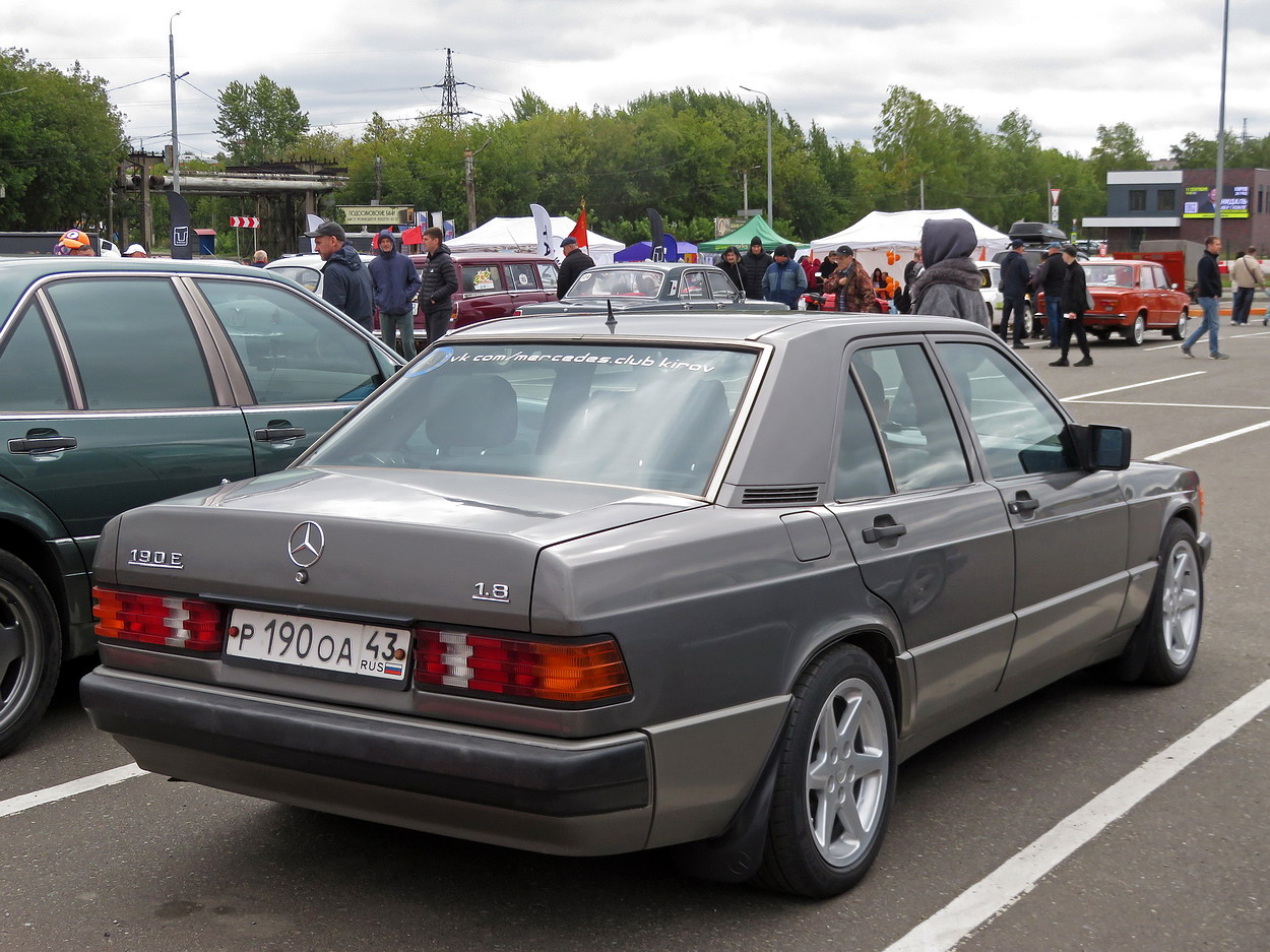 Кировская область, № Р 190 ОА 43 — Mercedes-Benz 190 (W201) '82-93; Кировская область — Выставка ретро-автомобилей в Кирове 29 августа 2026 года