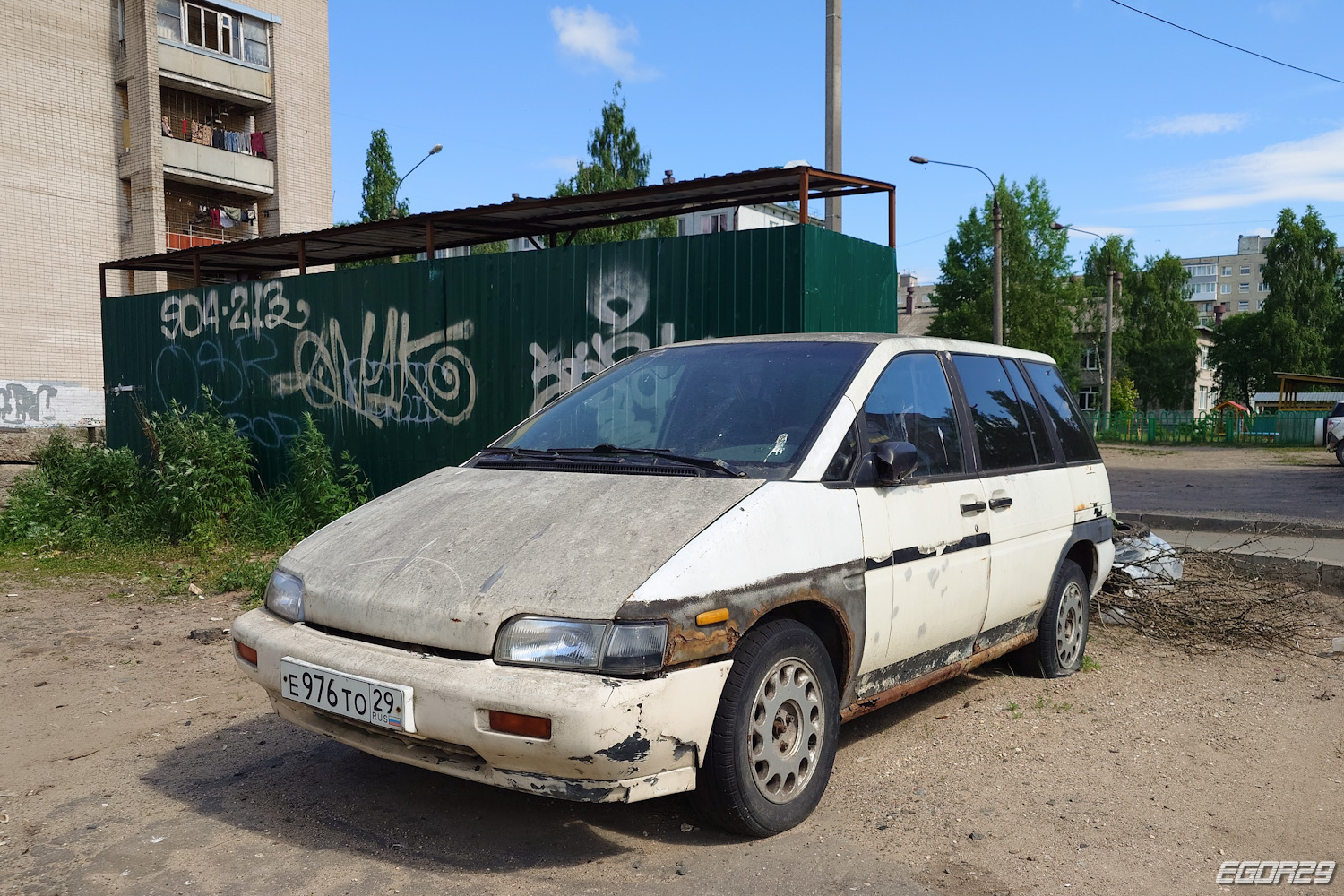Архангельская область, № Е 976 ТО 29 — Nissan Prairie (M11) '88-95