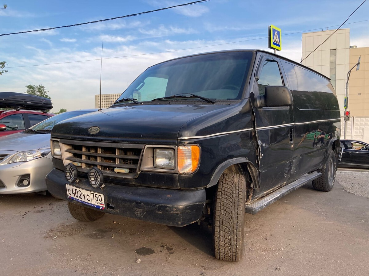 Московская область, № С 402 УС 750 — Ford E-Series (4G) '92-07