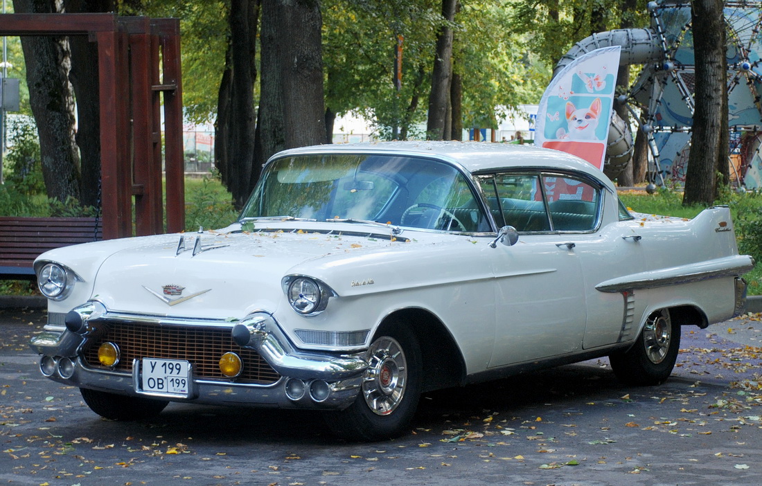 Москва, № У 199 ОВ 199 — Cadillac DeVille '57-58; Москва — Ретро-фестиваль в ЗАО 2026