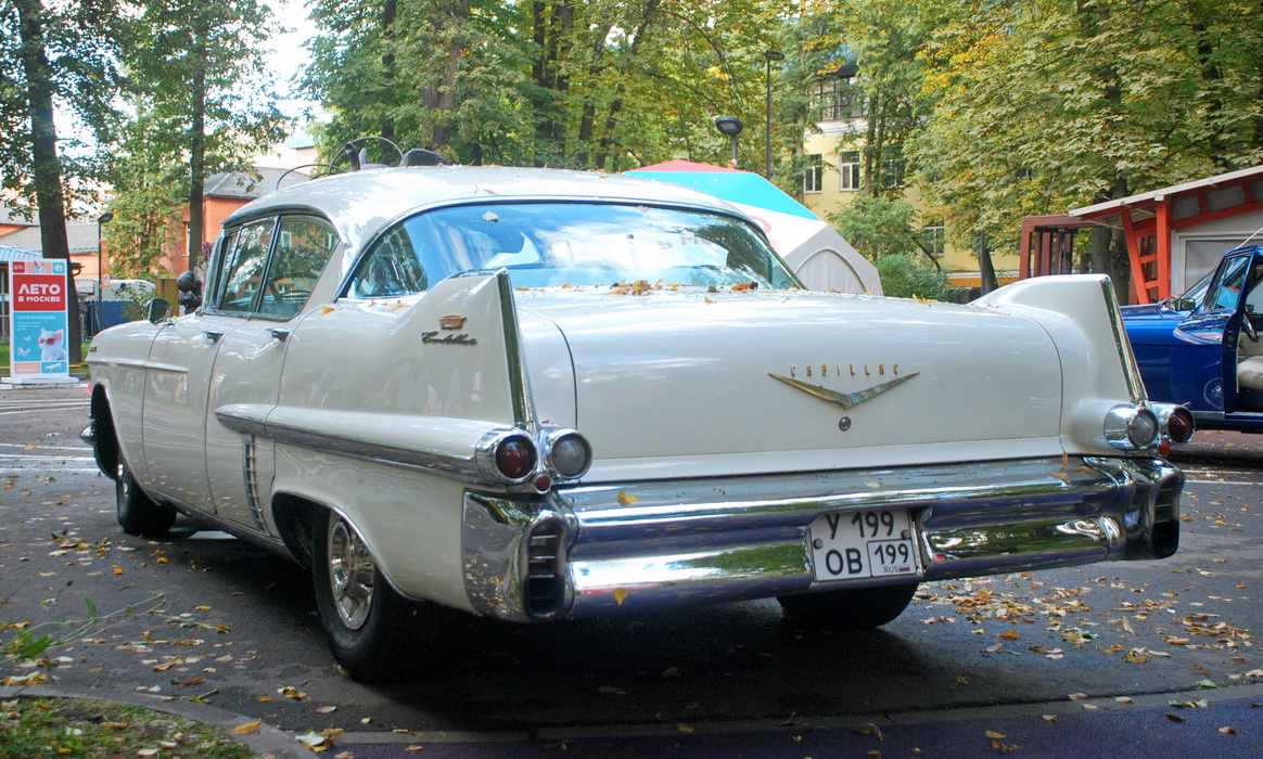 Москва, № У 199 ОВ 199 — Cadillac DeVille '57-58; Москва — Ретро-фестиваль в ЗАО 2026