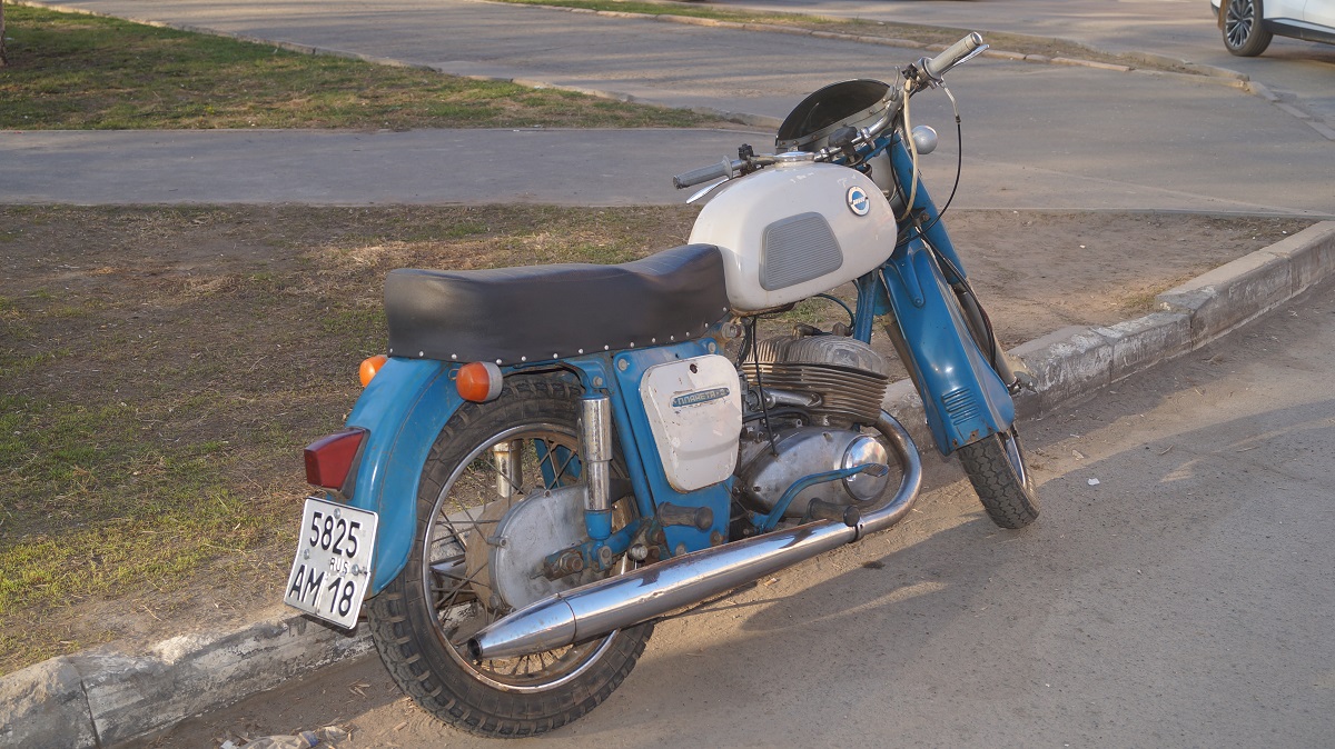 Удмуртия, № 5825 АМ 18 — Иж Планета-3 '70-78