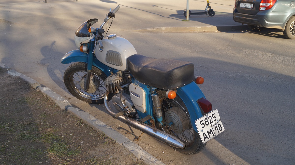 Удмуртия, № 5825 АМ 18 — Иж Планета-3 '70-78