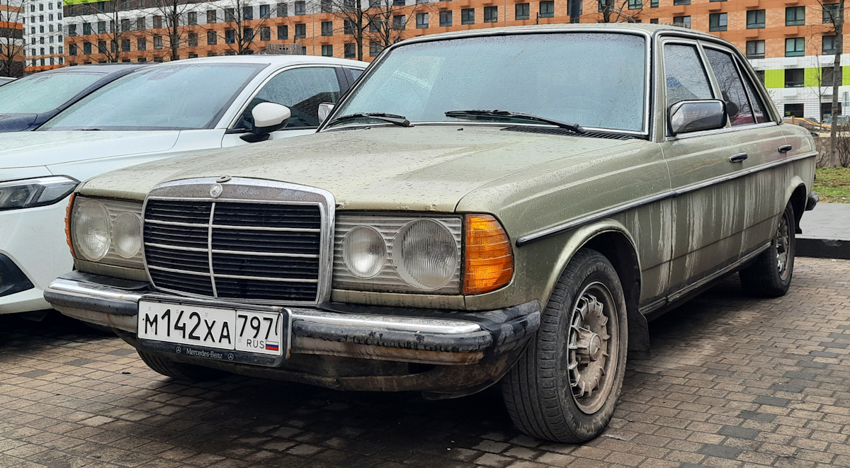 Москва, № М 142 ХА 797 — Mercedes-Benz (W123) '76-86