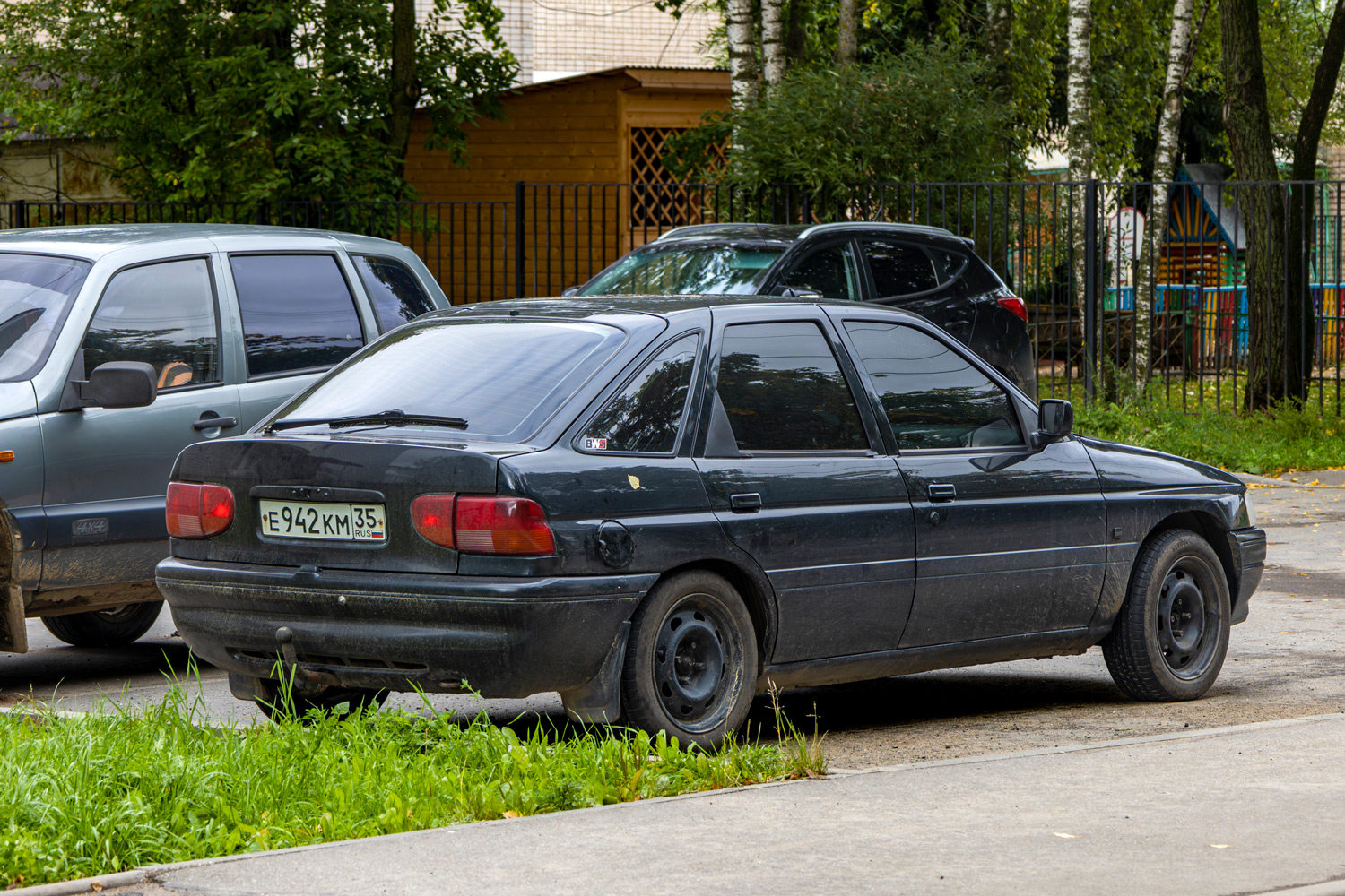 Вологодская область, № Е 942 КМ 35 — Ford Escort MkV '90-97
