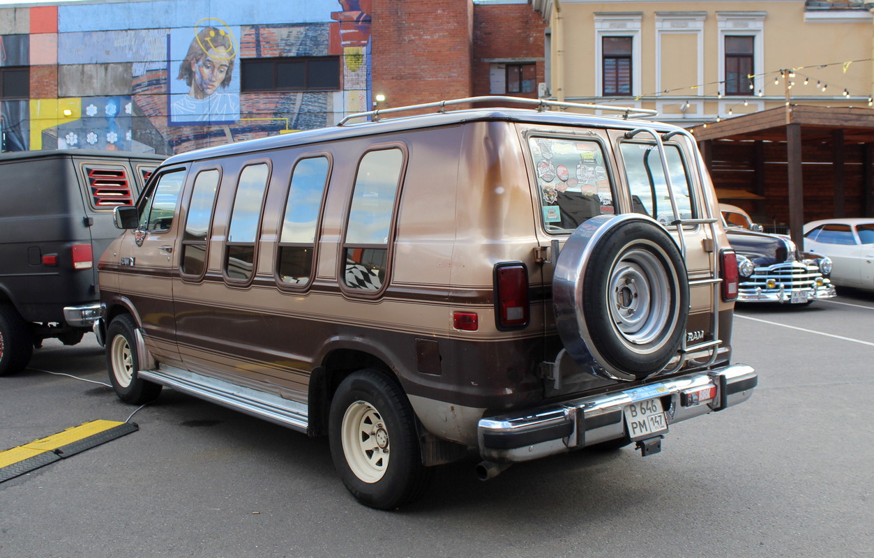 Санкт-Петербург, № В 646 РМ 147 — Dodge Ram Van (2G) '79-97; Санкт-Петербург — Ежегодная выставка классических и кастомных автомобилей и мотоциклов "Original Meet"