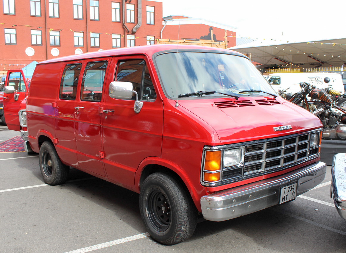 Москва, № Т 234 МТ 77 — Dodge Ram (2G) '93-02; Санкт-Петербург — Ежегодная выставка классических и кастомных автомобилей и мотоциклов "Original Meet"