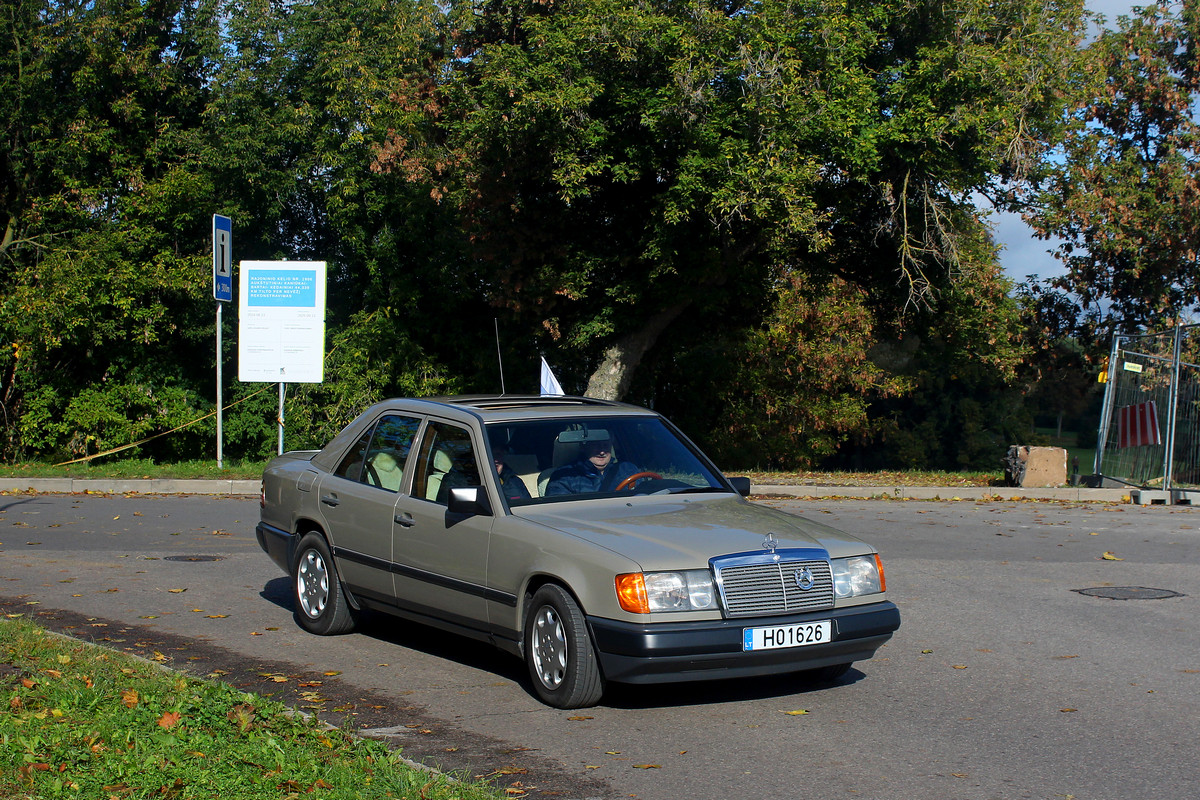 Литва, № H01626 — Mercedes-Benz (W124) '84-96; Литва — Klubo "Kauno klasika" sezono uždarymas 2025