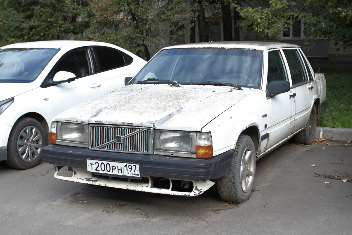 Москва, № Т 200 РН 197 — Volvo 740 '84-92