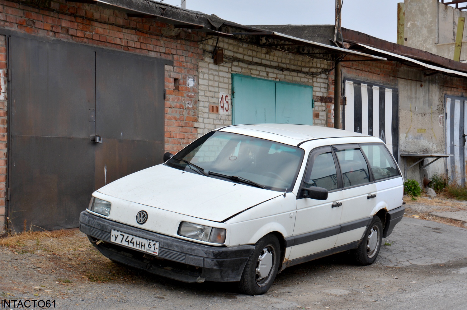 Ростовская область, № У 744 НН 61 — Volkswagen Passat Variant (B3) '88-93