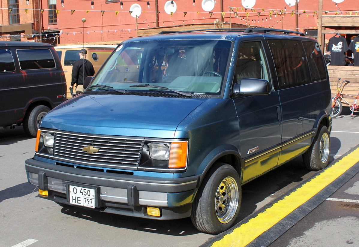 Москва, № О 450 НЕ 797 — Chevrolet Astro (1G) '85-94; Санкт-Петербург — Ежегодная выставка классических и кастомных автомобилей и мотоциклов "Original Meet"