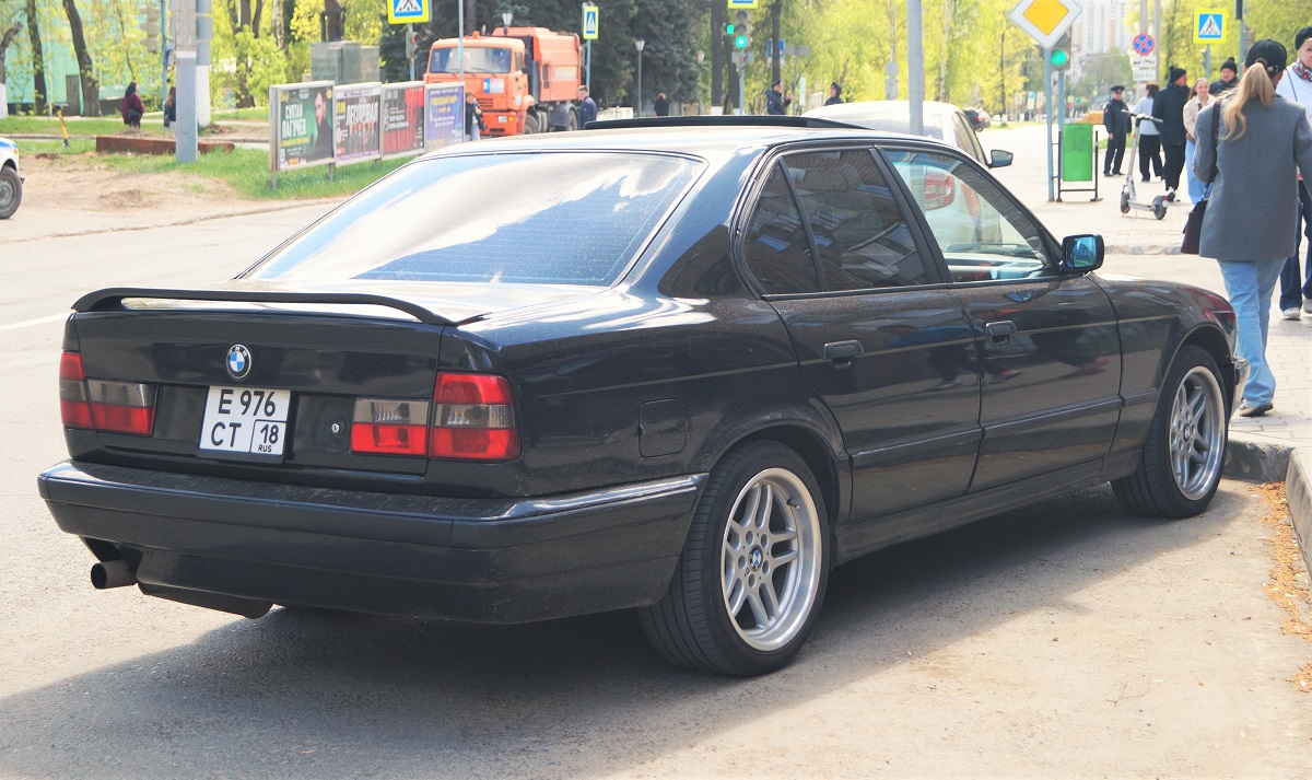Удмуртия, № Е 976 СТ 18 — BMW 5 Series (E34) '87-96