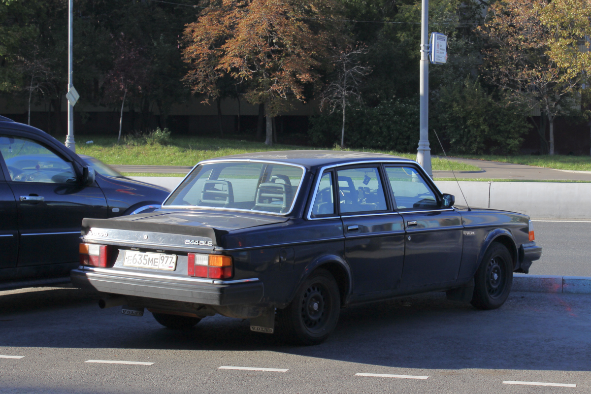 Москва, № Е 635 МЕ 977 — Volvo 244 GL '78-79