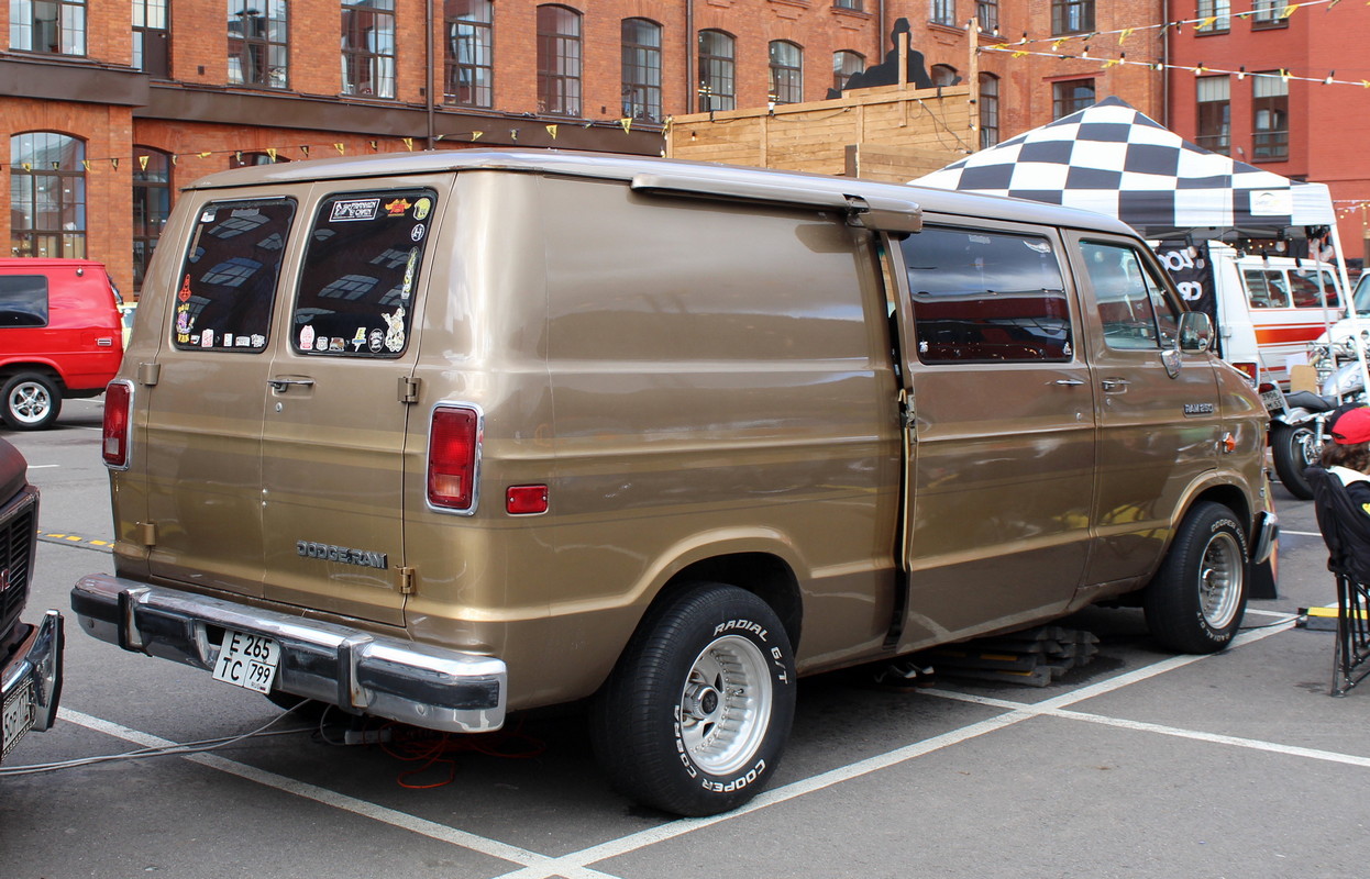Москва, № Е 265 ТС 799 — Dodge Ram Van (2G) '79-97; Санкт-Петербург — Ежегодная выставка классических и кастомных автомобилей и мотоциклов "Original Meet"
