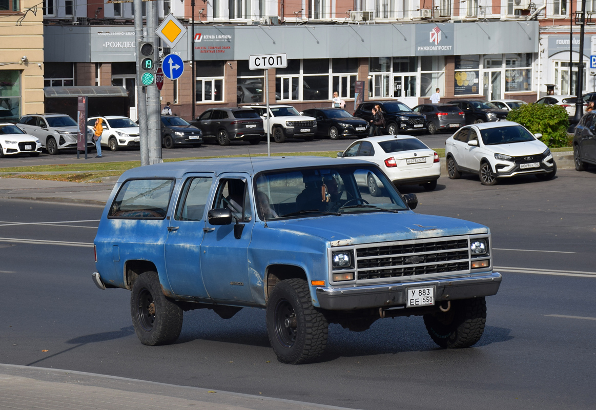 Московская область, № У 883 ЕЕ 550 — Chevrolet Suburban (7G) '73-91