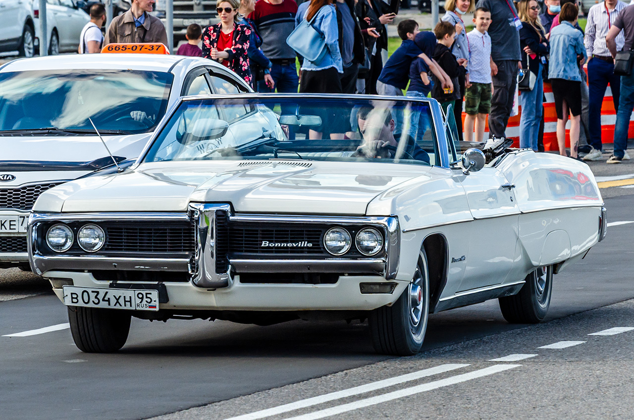 Москва, № В 034 ХН 95 — Pontiac Bonneville (4G) '65-70