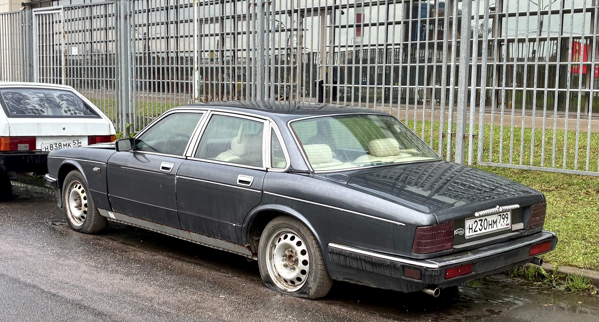Москва, № Н 230 НМ 799 — Jaguar XJ (Series III) '79-92