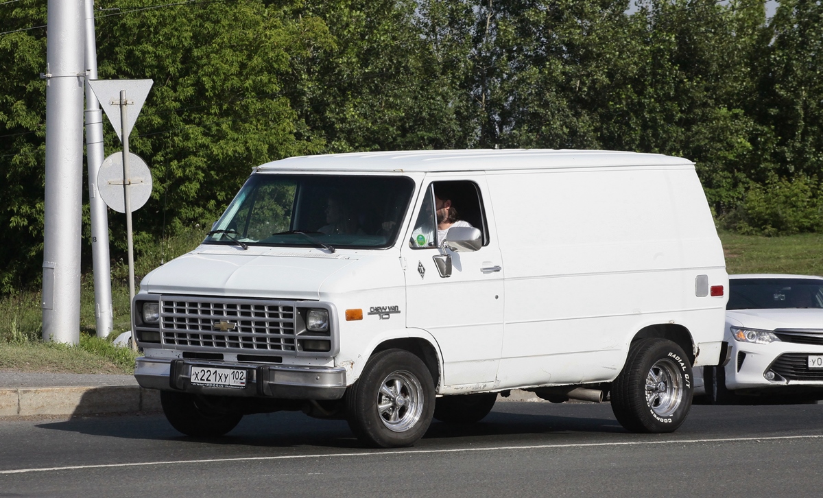 Башкортостан, № Х 221 ХУ 102 — Chevrolet Van (3G) '71-96