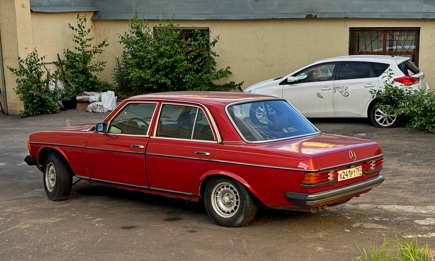 Москва, № Х 241 РТ 797 — Mercedes-Benz (W123) '76-86