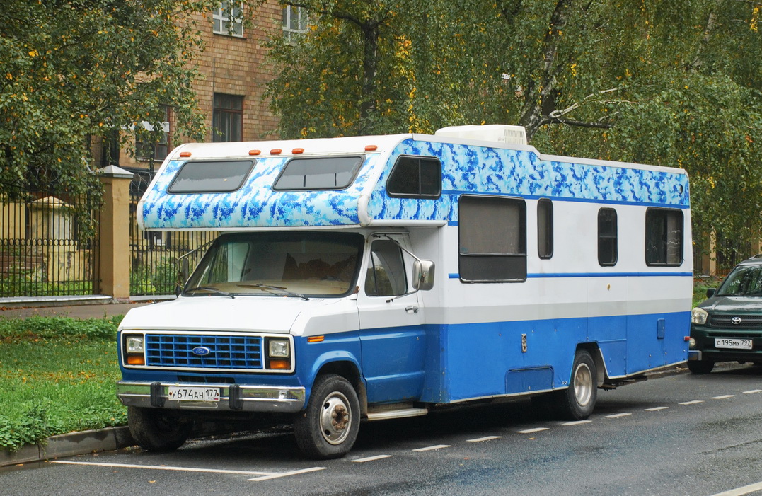 Москва, № У 674 АН 177 — Ford E-Series (3G) '75-91
