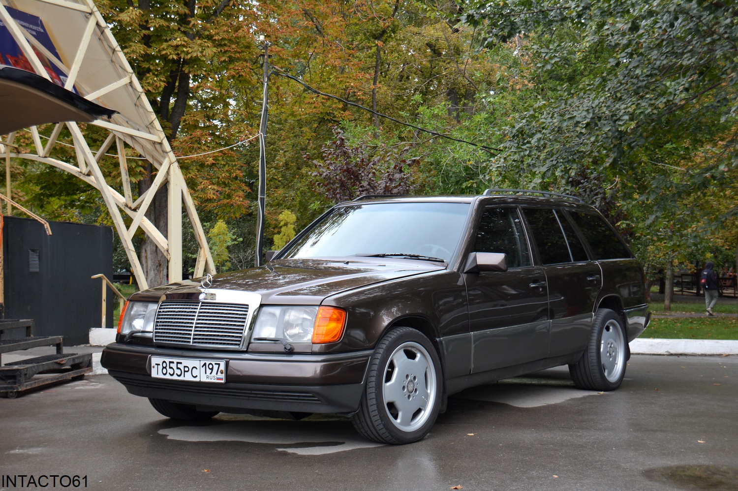 Москва, № Т 855 РС 197 — Mercedes-Benz (S124) '86-96; Ростовская область — Retro Motor Show_2026_Сентябрь