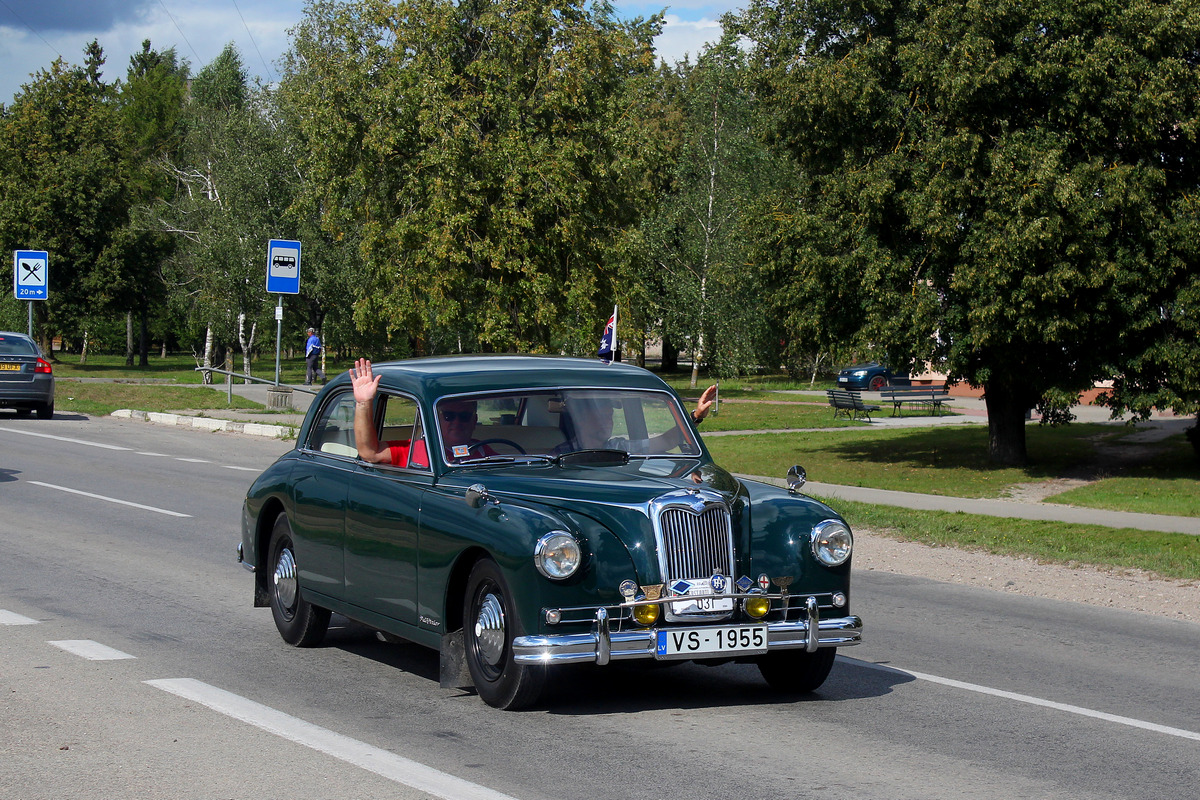 Латвия, № VS-1955 — Riley Pathfinder '53-57; Литва — Nesenstanti klasika 2024