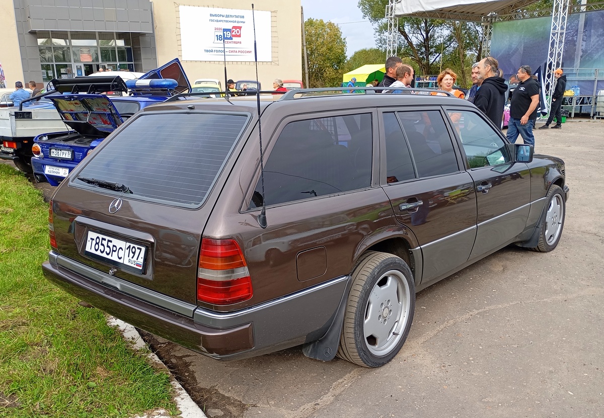 Москва, № Т 855 РС 197 — Mercedes-Benz (S124) '86-96; Тверская область — Закрытие сезона 2026 Ретро-клуба Калинин
