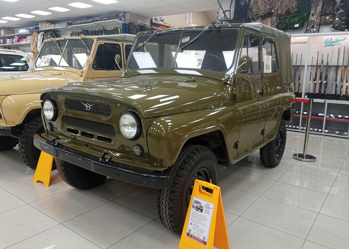 Рязанская область, № (62) Б/Н 0134 — УАЗ-469Б '72-85; Рязанская область — Выставка ретро-автомобилей в магазине "Автопример" на ул. Островской