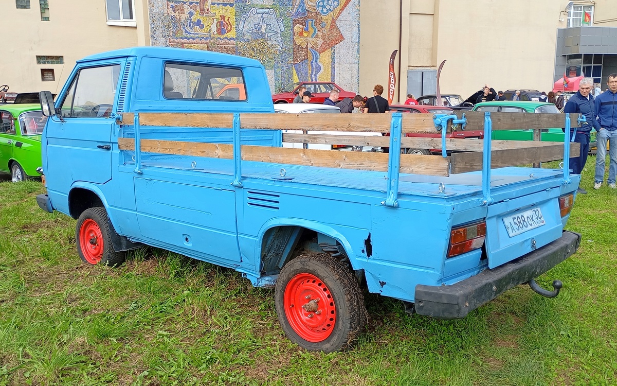 Тверская область, № А 588 ОК 32 — Volkswagen (T3) Pritschenwagen '79-92; Тверская область — Закрытие сезона 2026 Ретро-клуба Калинин