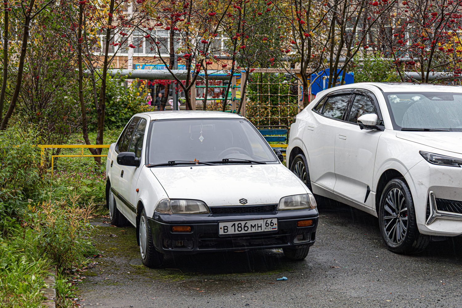 Свердловская область, № В 186 МН 66 — Suzuki Swift (SF) '88-04