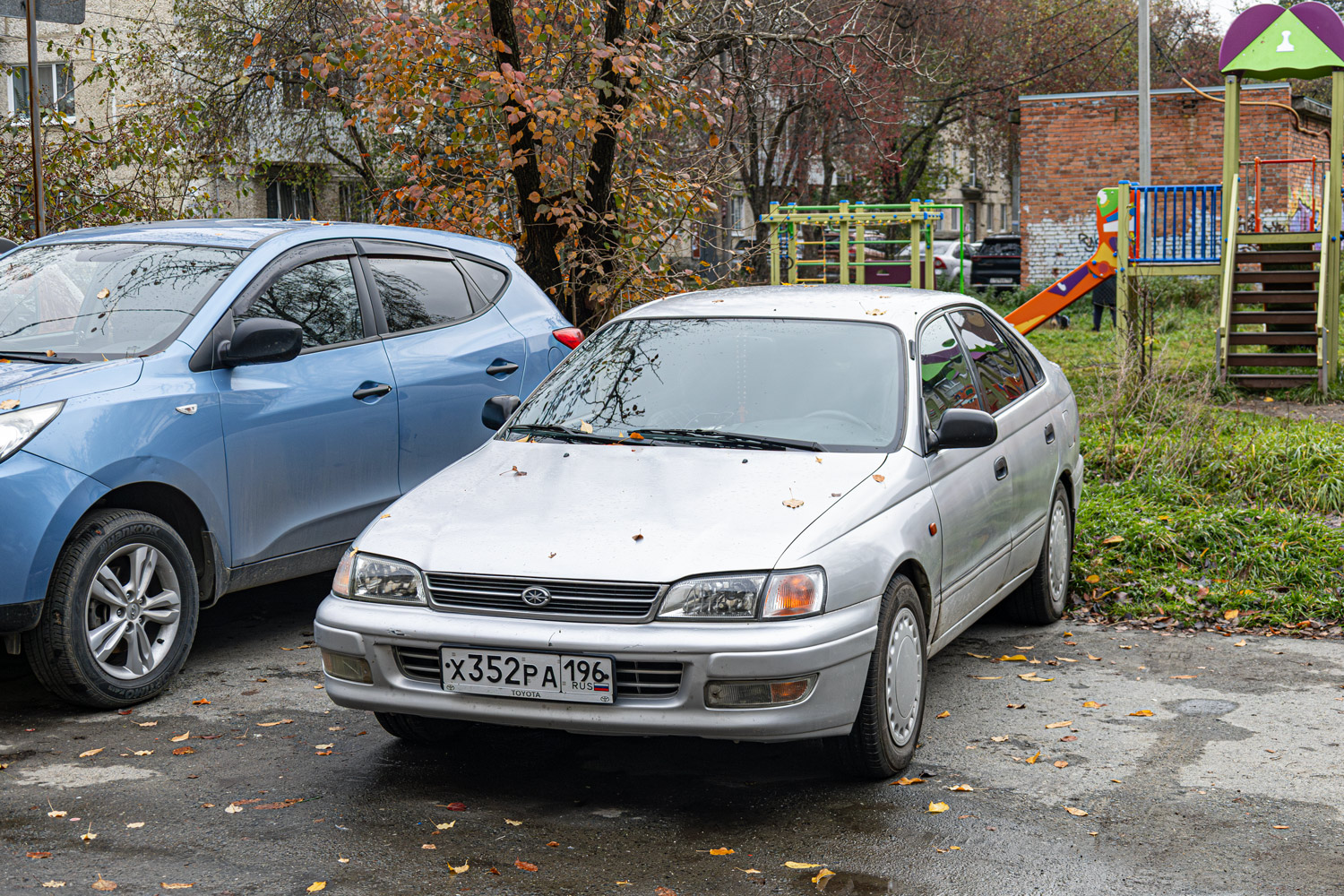 Свердловская область, № Х 352 РА 196 — Toyota Carina E (T190) '92–97
