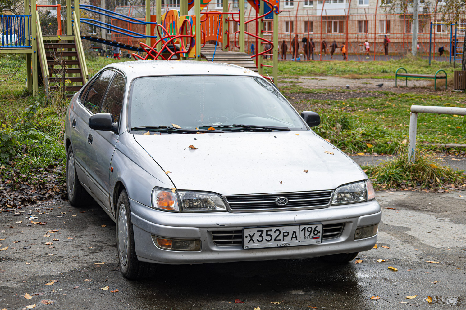Свердловская область, № Х 352 РА 196 — Toyota Carina E (T190) '92–97