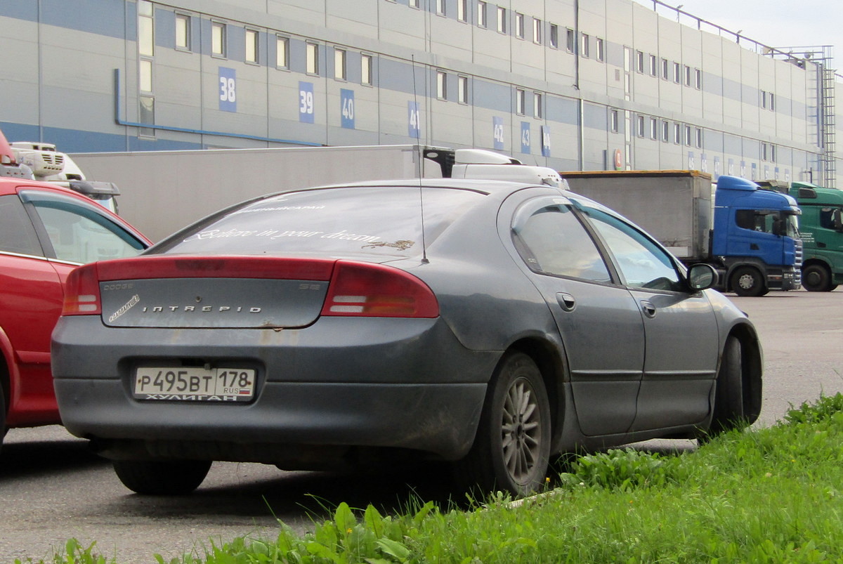 Санкт-Петербург, № Р 495 ВТ 178 — Dodge Intrepid (2G) '97-03