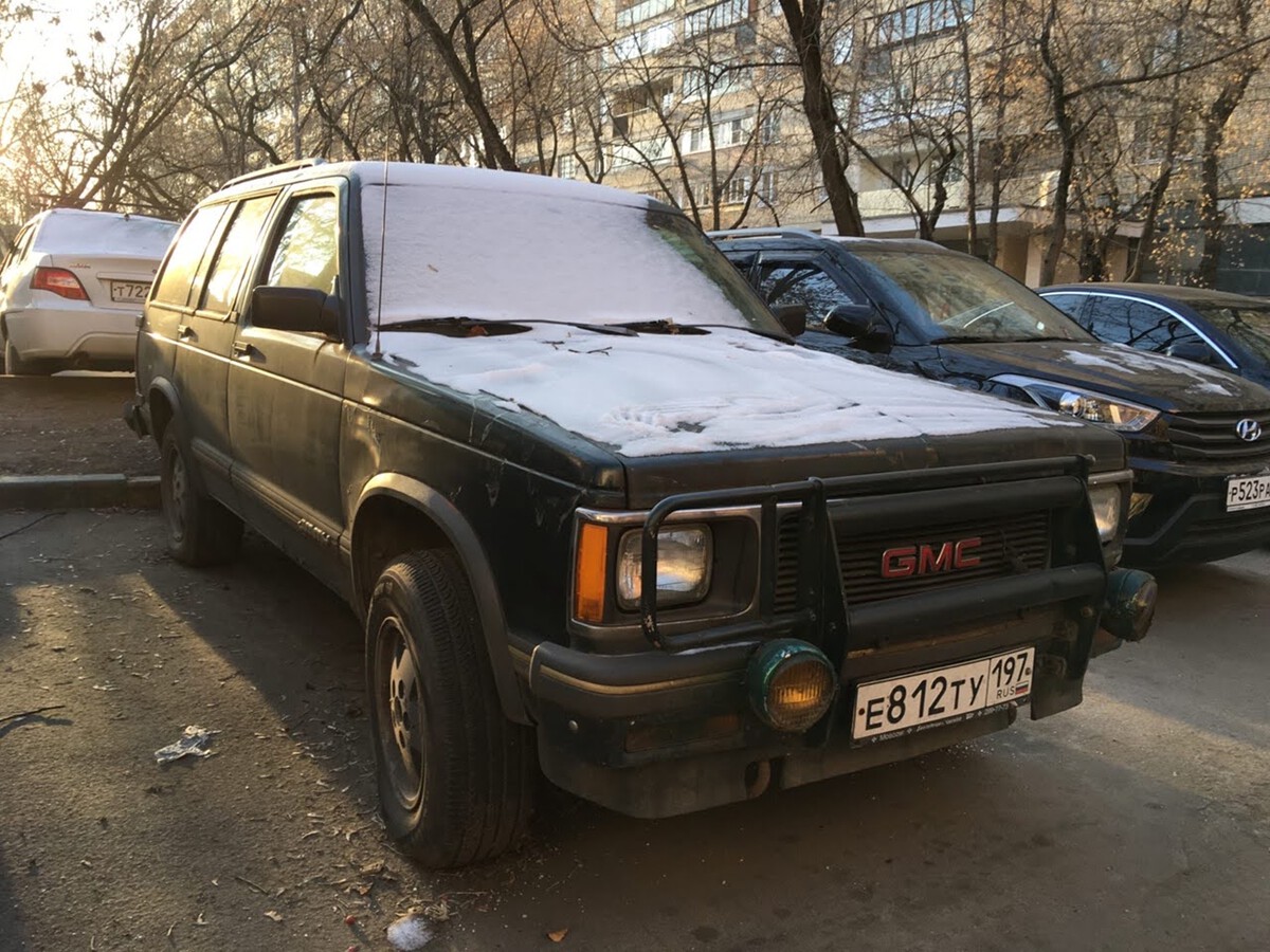 Москва, № Е 812 ТУ 197 — GMC Jimmy (1G) '83-94