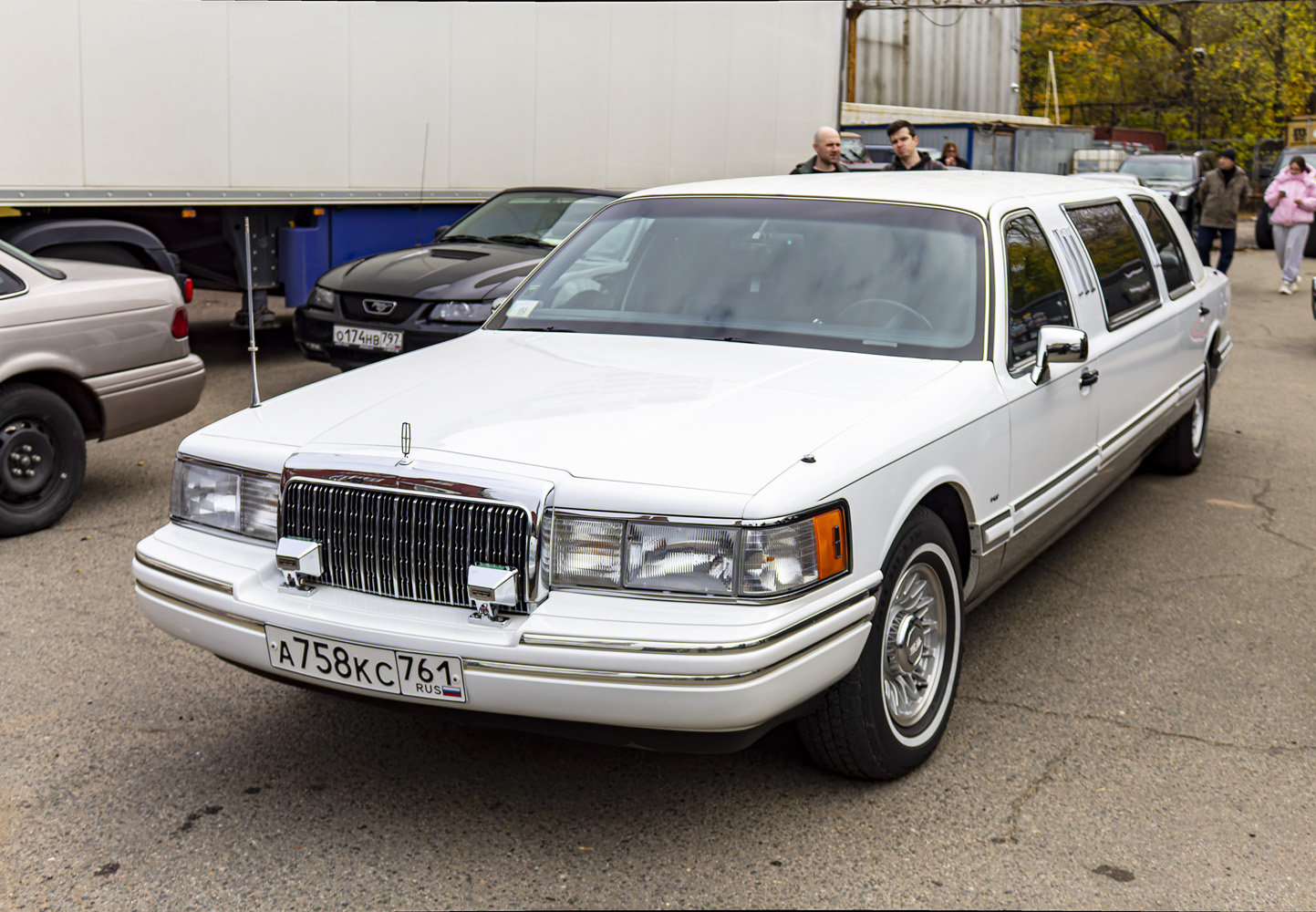 Ростовская область, № А 758 КС 761 — Lincoln Town Car (2G) '90-97
