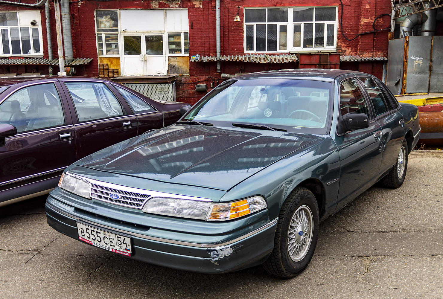 Новосибирская область, № В 555 СЕ 54 — Ford Crown Victoria (1G EN53) '92-97