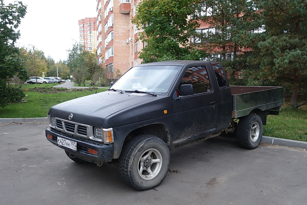 Москва, № С 427 НН 797 — Nissan PickUp (D21) '85-97