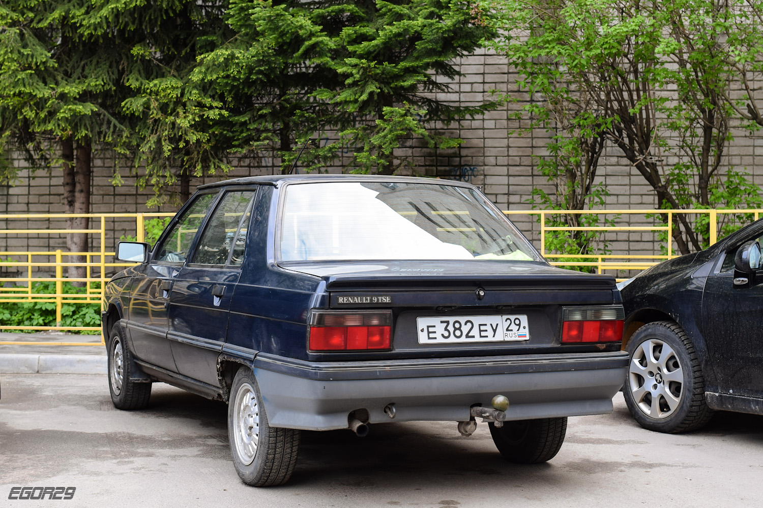 Архангельская область, № Е 382 ЕУ 29 — Renault 9 '81-89