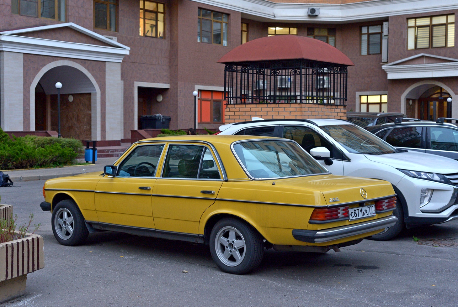 Москва, № С 871 КК 777 — Mercedes-Benz (W123) '76-86