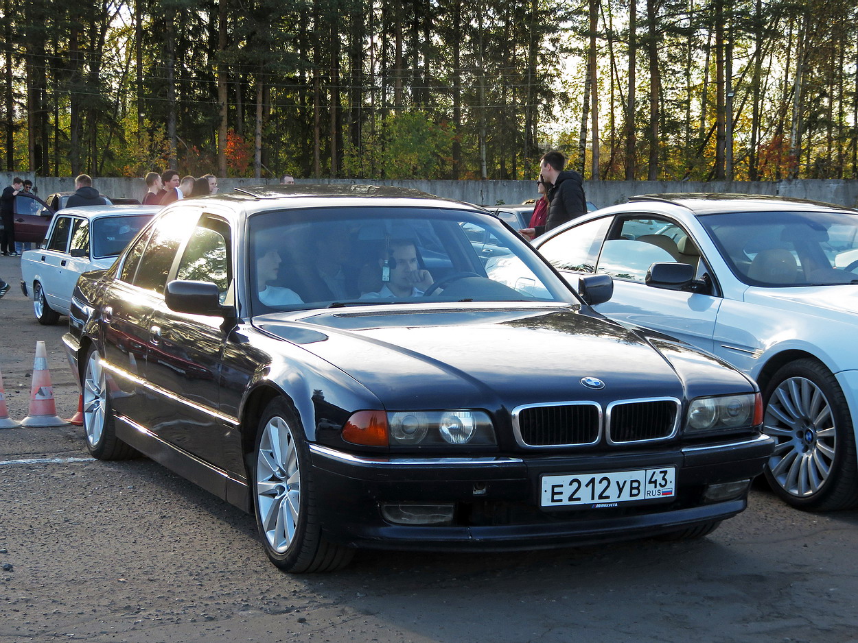 Кировская область, № Е 212 УВ 43 — BMW 7 Series (E32) '86-94