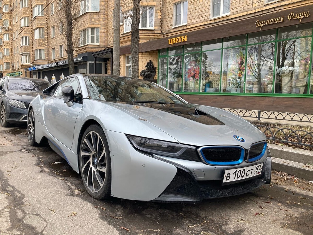 Москва, № В 100 СТ 97 — BMW i8 '14-20