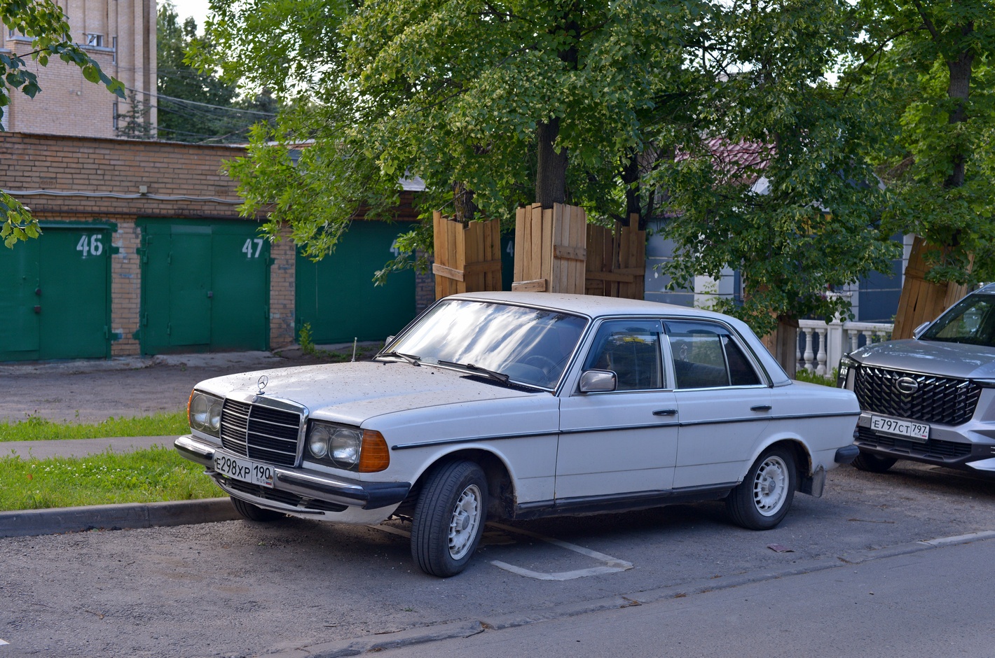 Московская область, № Е 298 ХР 190 — Mercedes-Benz (W123) '76-86